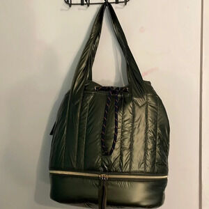 Stella & Dot‎ Metallic Green Vinyl Crush It Quilted Bucket Bag Puffer Wet/Dry